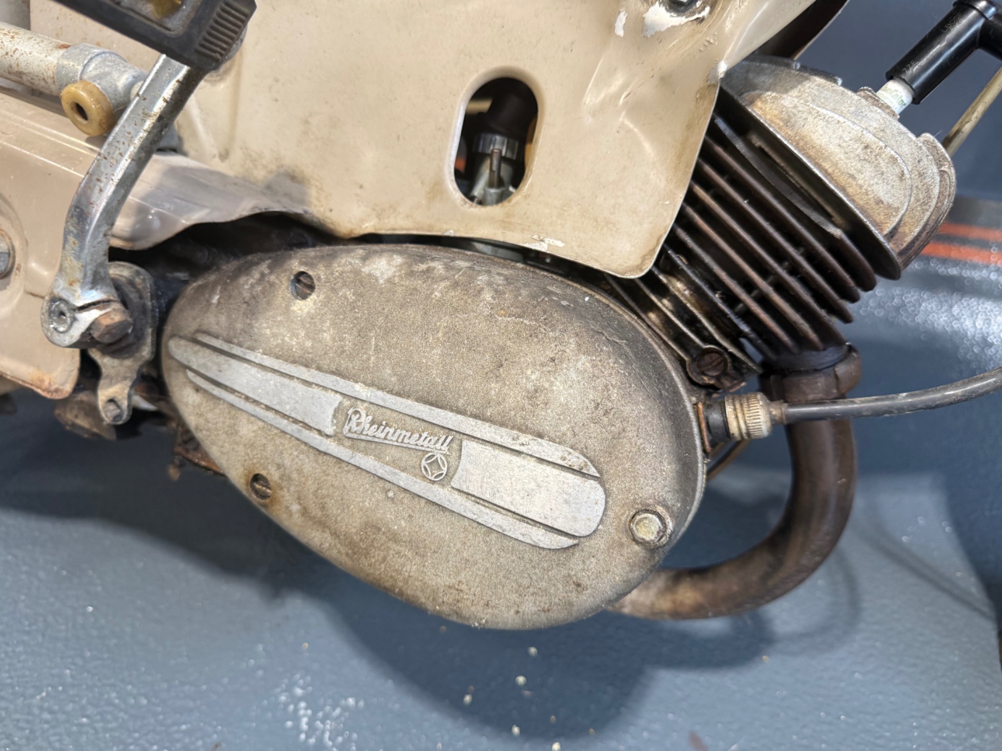 Originaler Rheinmetall-Motor mit sichtbarer Patina