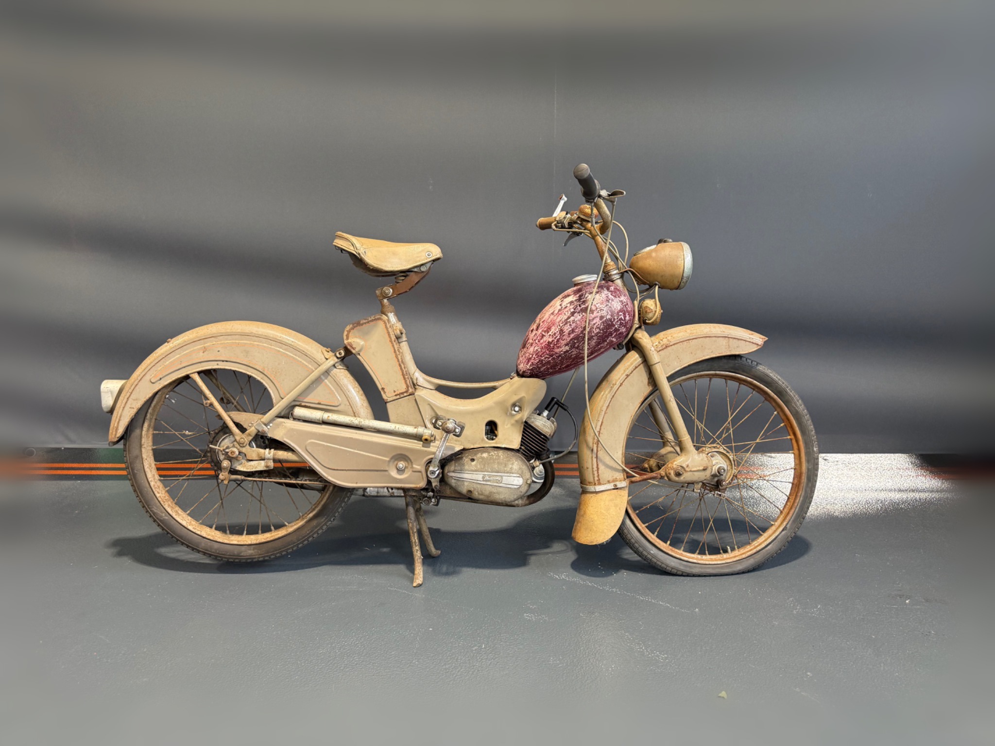 Historisches Rheinmetall-Moped vor der Restauration