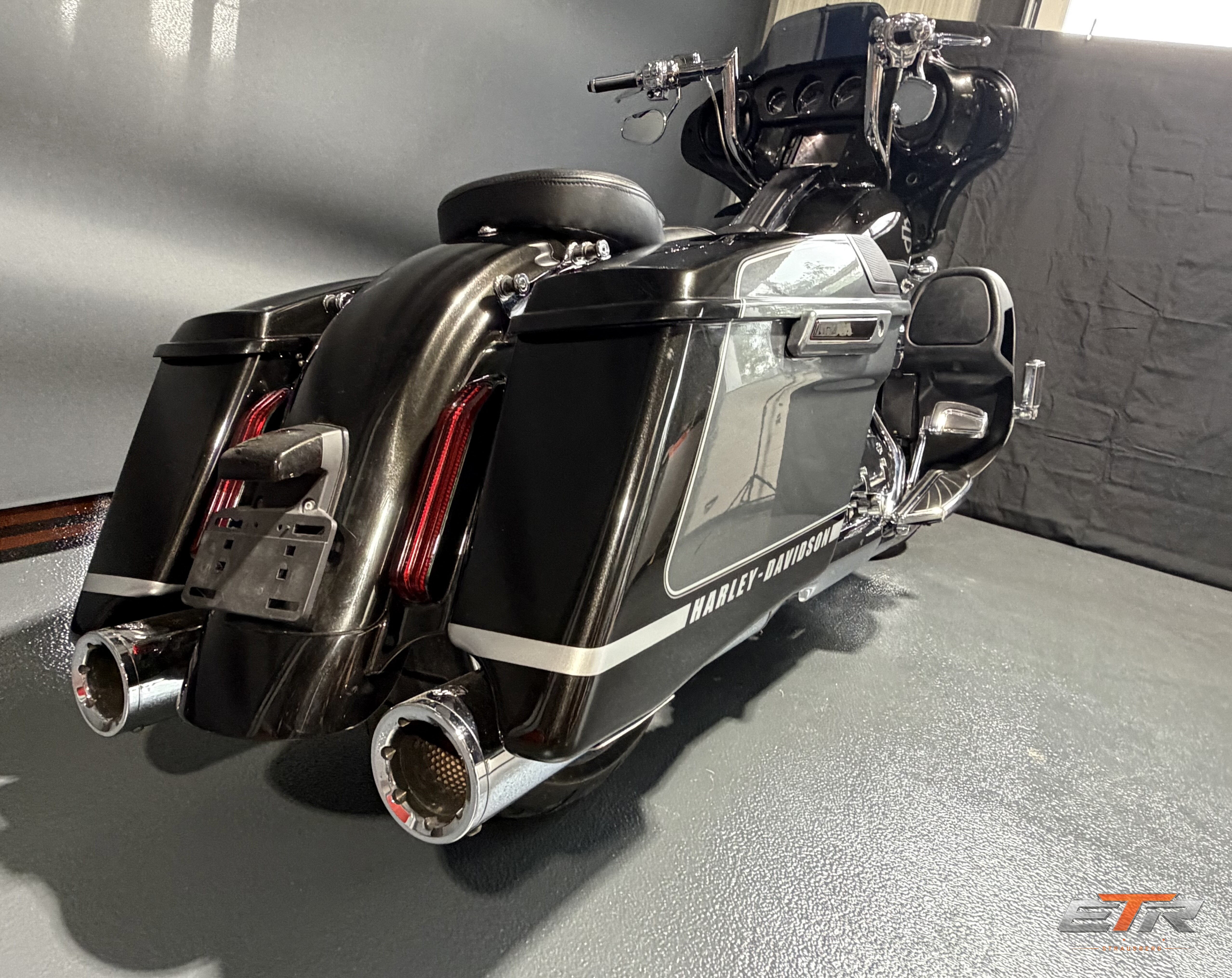 Harley Davidson Street Glide CVO – Foto 4