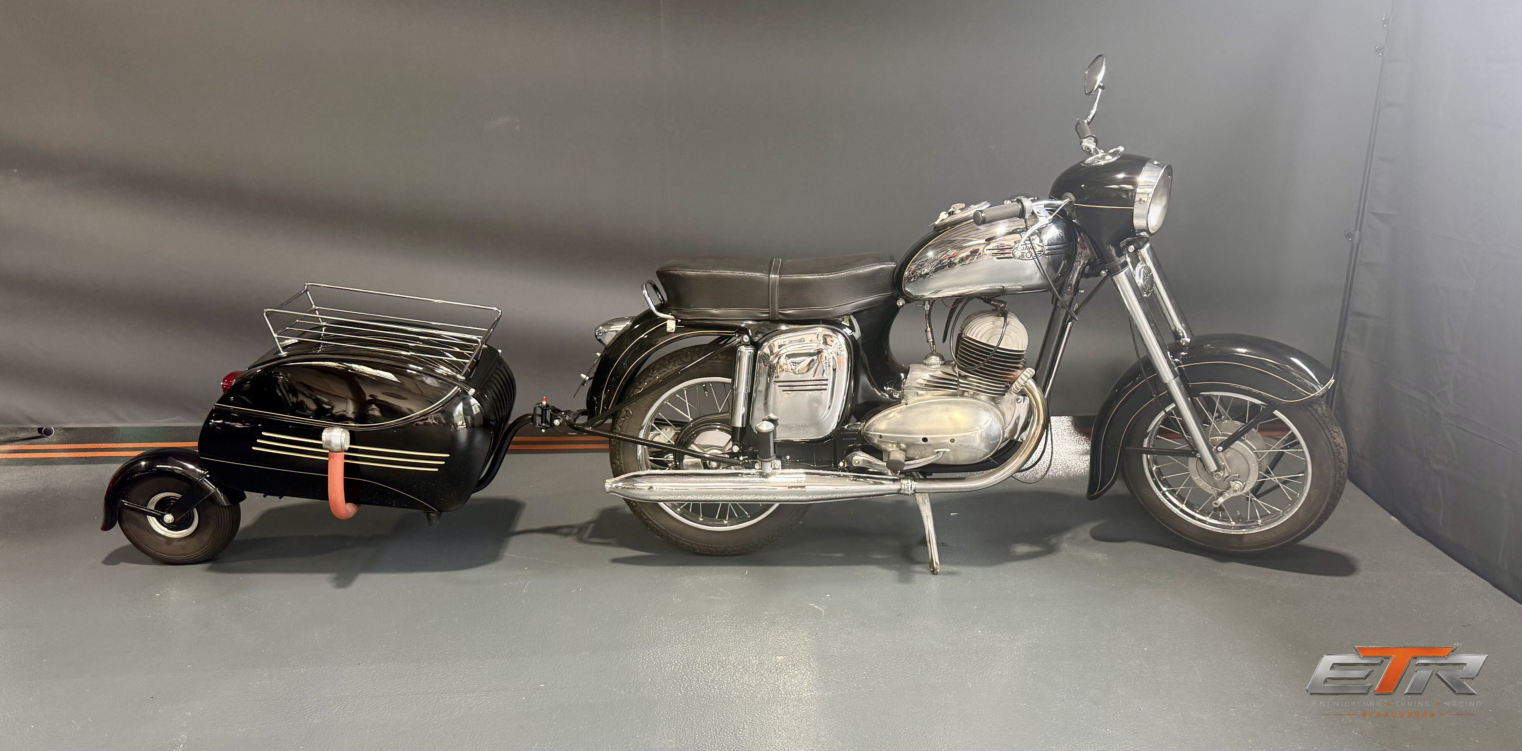 Jawa 354 mit Anhänger PAV 40 – Foto 1